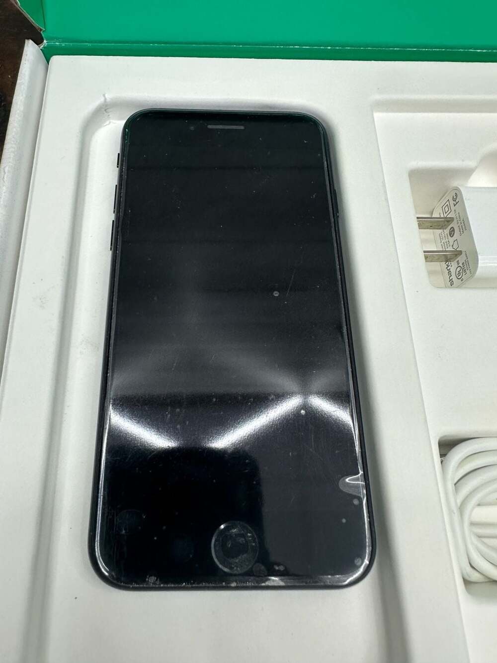 Apple iPhone SE (2022) - 64 GB - Midnight (Unlocked) - Picture 6 of 12